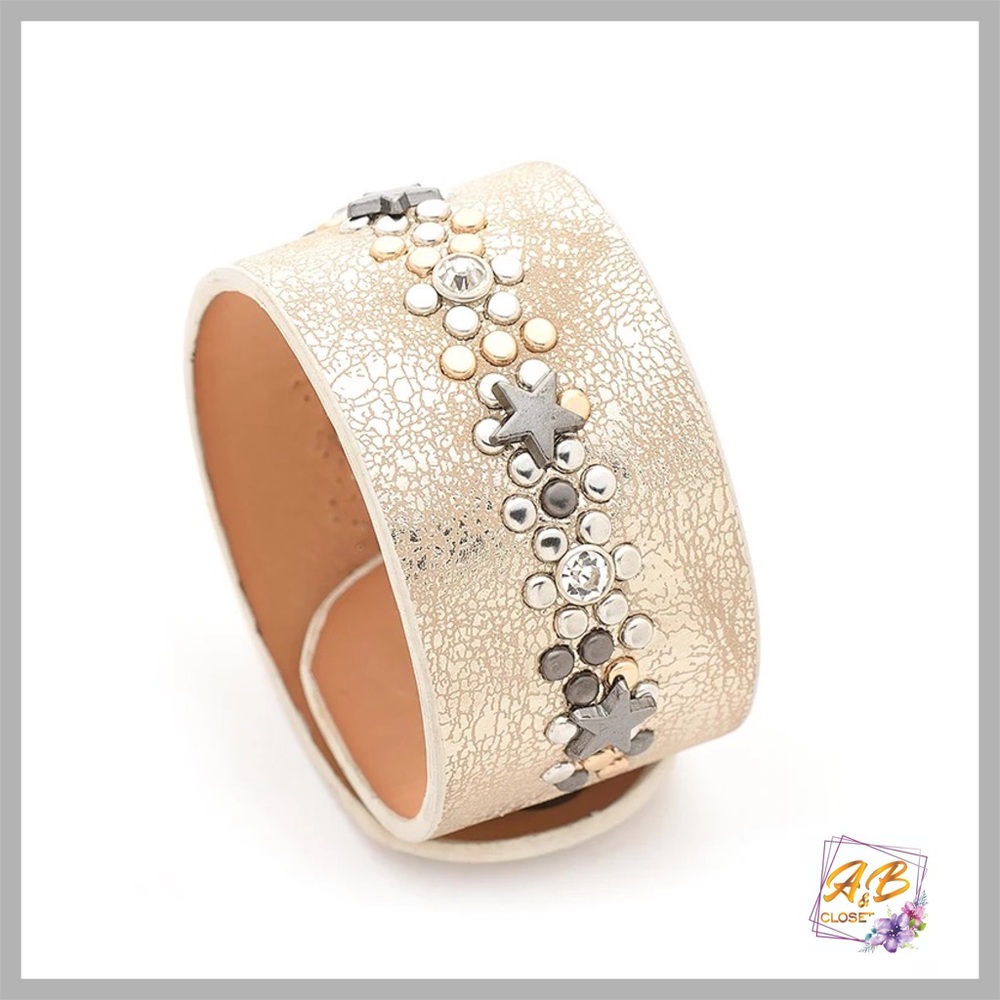 ✨NEW✨ Leather Start Rivet Cuff Bracelet 💫